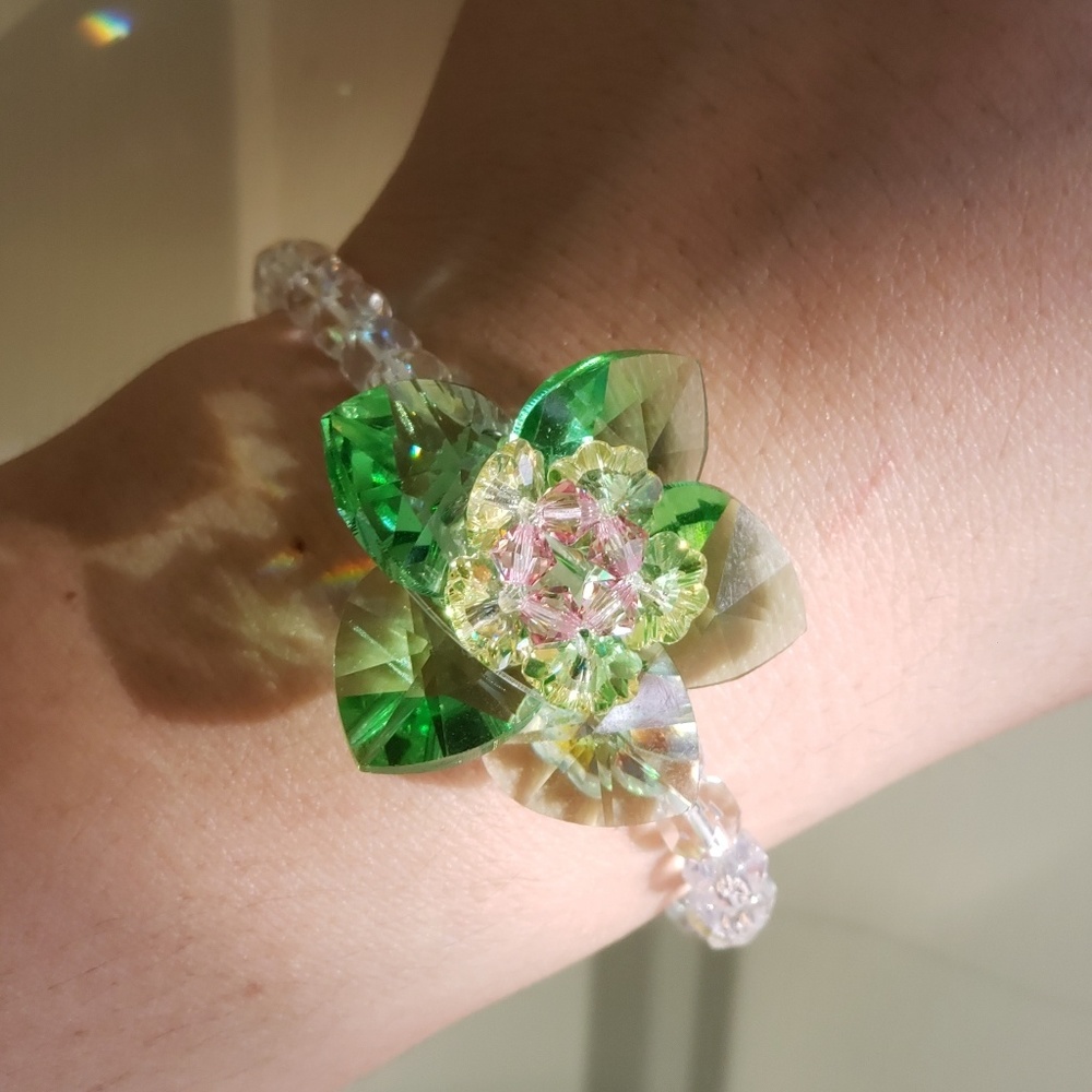crystal bracelet Green Flower Brand New